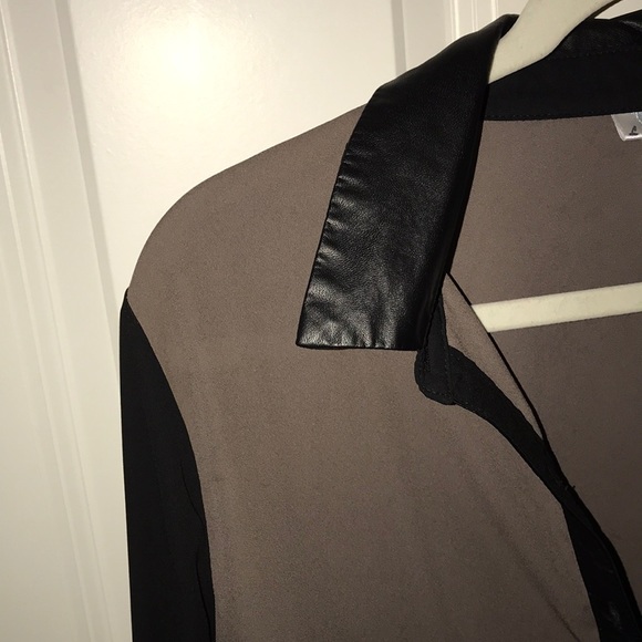 Andrée Button Down - Picture 3 of 6